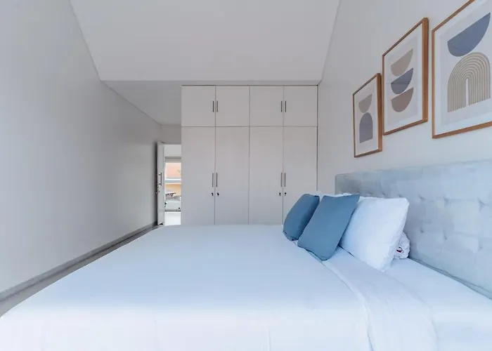 Boutique Style In Prime Location