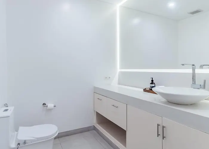Boutique Style In Prime Location *