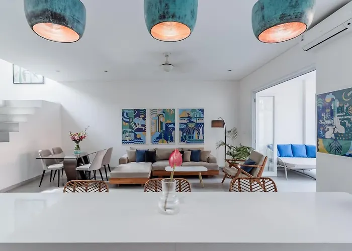 Boutique Style In Prime Location *