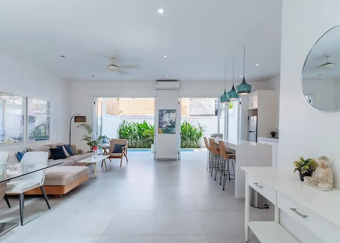 Boutique Style In Prime Location