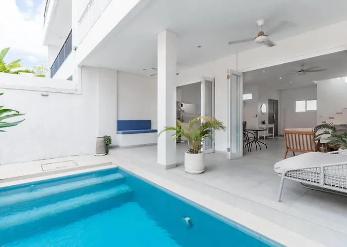 Boutique Style In Prime Location *