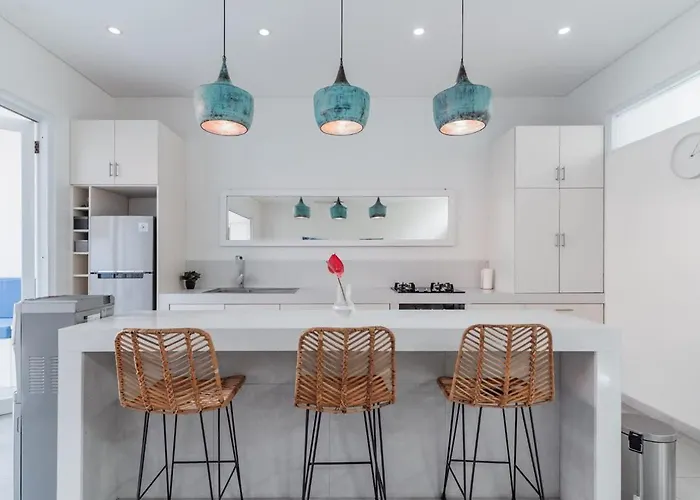 Boutique Style In Prime Location *